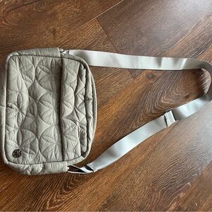 Quilted light green/tan Crossbody Bag